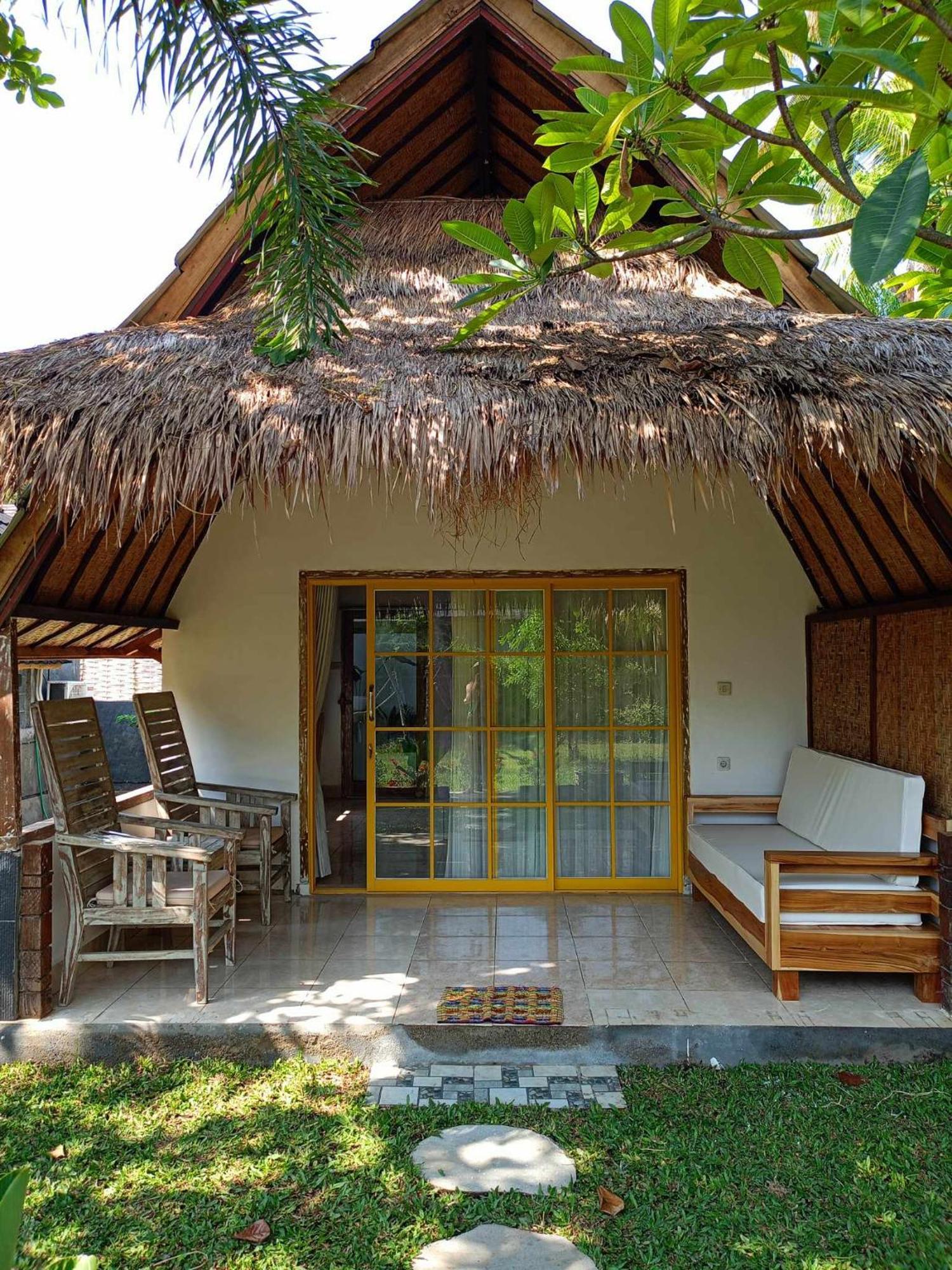 Bintang Tiga Bungalows Gili Air Ngoại thất bức ảnh