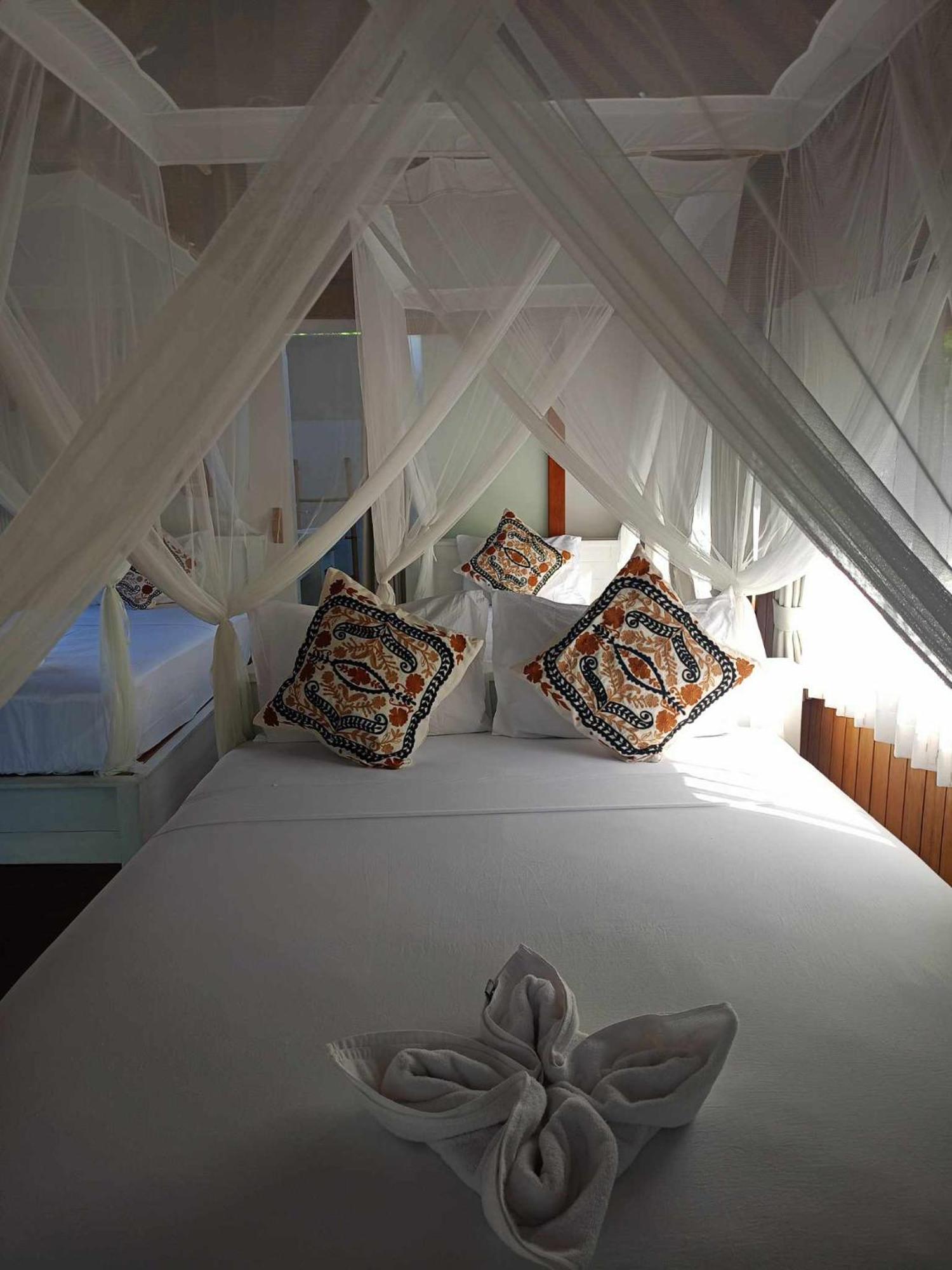 Bintang Tiga Bungalows Gili Air Ngoại thất bức ảnh